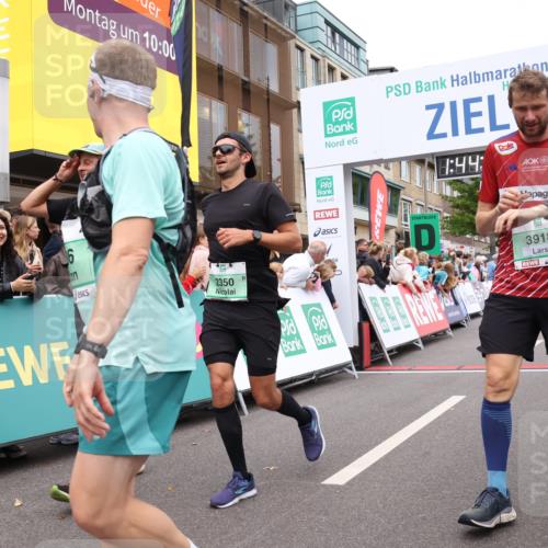 21.09.2025 - PSD Bank Halbmarathon Strokosch-Dieckow http://msf.ph/oto/8941800 21.09.2025 11:44:04 Ziel 1282, 1336, 1986, 2119, 2147, 2350, 3918 meine-sportfotos.de