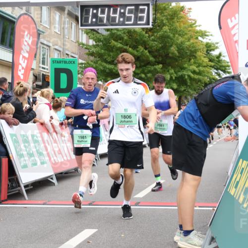 21.09.2025 - PSD Bank Halbmarathon Strokosch-Dieckow http://msf.ph/oto/8941849 21.09.2025 11:44:17 Ziel 1091, 1146, 1329, 1621, 1757, 1806, 1981, 2081, 2196, 2294, 2460, 3023 meine-sportfotos.de