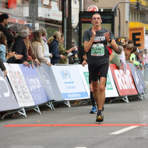 21.09.2025 - PSD Bank Halbmarathon Strokosch-Dieckow http://msf.ph/oto/8941881 21.09.2025 11:27:08 Ziel 1598, 1849, 4005 meine-sportfotos.de