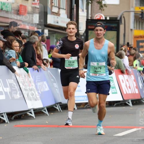 21.09.2025 - PSD Bank Halbmarathon Strokosch-Dieckow http://msf.ph/oto/8941905 21.09.2025 11:27:16 Ziel 1236, 1598, 1849, 1879, 4005 meine-sportfotos.de