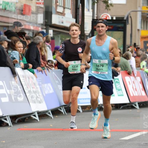 21.09.2025 - PSD Bank Halbmarathon Strokosch-Dieckow http://msf.ph/oto/8941907 21.09.2025 11:27:16 Ziel 1236, 1598, 1849, 1879, 4005 meine-sportfotos.de