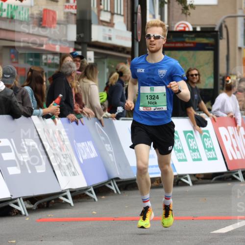 21.09.2025 - PSD Bank Halbmarathon Strokosch-Dieckow http://msf.ph/oto/8942035 21.09.2025 11:28:13 Ziel 1324, 1867, 1872 meine-sportfotos.de