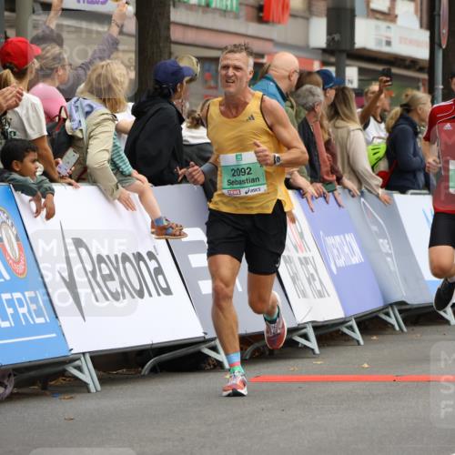 21.09.2025 - PSD Bank Halbmarathon Strokosch-Dieckow http://msf.ph/oto/8942088 21.09.2025 11:28:49 Ziel 1427, 1456, 1889, 1907, 1909, 1978, 2092, 4029 meine-sportfotos.de