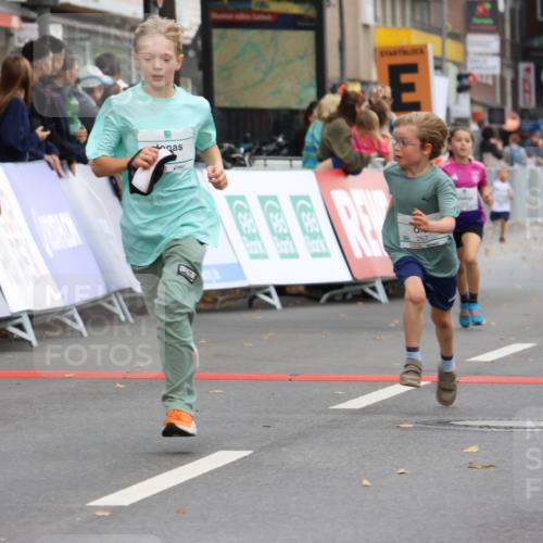 21.09.2025 - PSD Bank Halbmarathon Strokosch-Dieckow http://msf.ph/oto/8942106 21.09.2025 10:29:01 Ziel 134, 142, 155, 167, 168, 194, 196, 212, 258, 267, 294, 338, 412, 416, 443, 452 meine-sportfotos.de