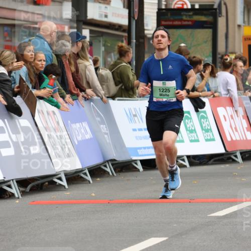 21.09.2025 - PSD Bank Halbmarathon Strokosch-Dieckow http://msf.ph/oto/8942269 21.09.2025 11:30:11 Ziel 1225, 1878, 1969 meine-sportfotos.de