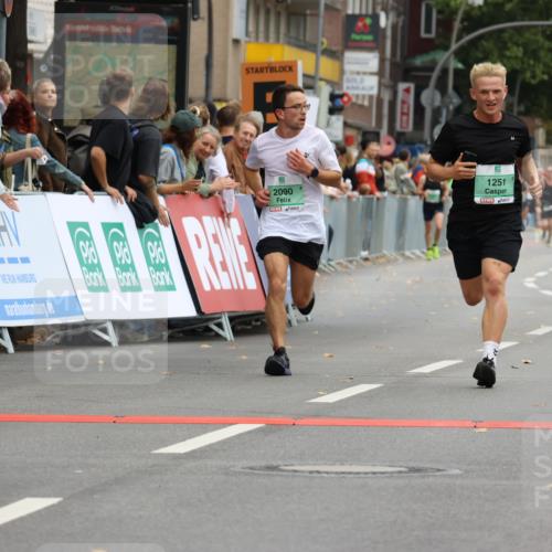 21.09.2025 - PSD Bank Halbmarathon Strokosch-Dieckow http://msf.ph/oto/8942602 21.09.2025 11:32:33 Ziel 1251, 1876, 1900, 2028, 2090, 3929 meine-sportfotos.de