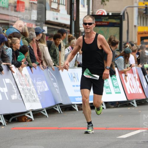21.09.2025 - PSD Bank Halbmarathon Strokosch-Dieckow http://msf.ph/oto/8942638 21.09.2025 11:32:58 Ziel 1180, 1805, 1822, 1869 meine-sportfotos.de