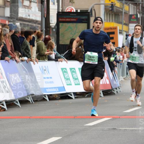 21.09.2025 - PSD Bank Halbmarathon Strokosch-Dieckow http://msf.ph/oto/8942737 21.09.2025 11:33:32 Ziel 1915, 1936, 1990 meine-sportfotos.de
