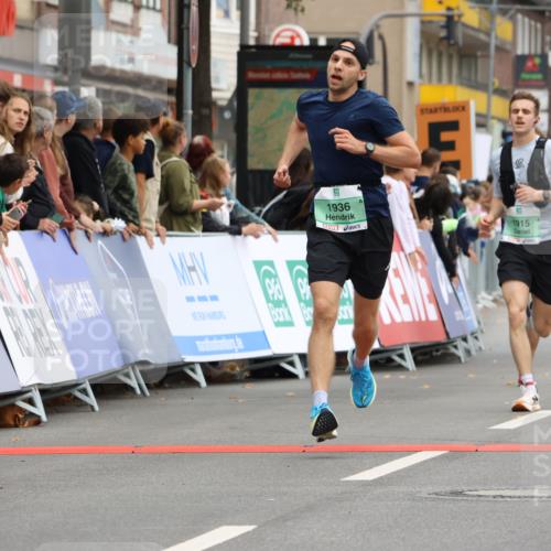 21.09.2025 - PSD Bank Halbmarathon Strokosch-Dieckow http://msf.ph/oto/8942743 21.09.2025 11:33:32 Ziel 1915, 1936, 1990 meine-sportfotos.de