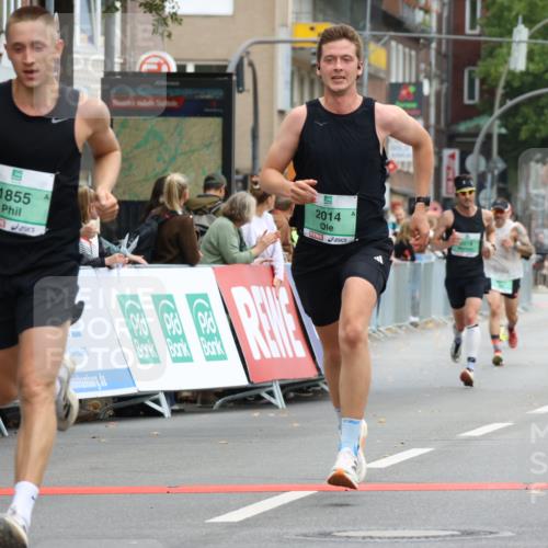 21.09.2025 - PSD Bank Halbmarathon Strokosch-Dieckow http://msf.ph/oto/8942807 21.09.2025 11:33:45 Ziel 1577, 1855, 1990, 2014, 2018, 2068, 3907 meine-sportfotos.de