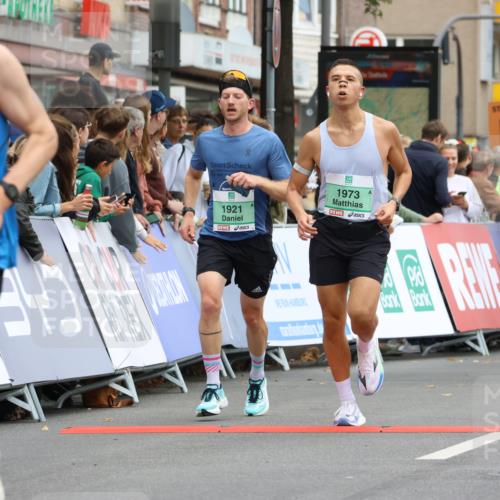 21.09.2025 - PSD Bank Halbmarathon Strokosch-Dieckow http://msf.ph/oto/8943022 21.09.2025 11:35:44 Ziel 1330, 1921, 1922, 1973, 1976, 2110 meine-sportfotos.de