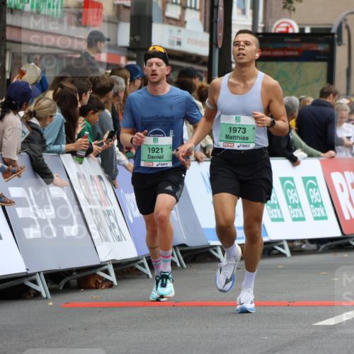 21.09.2025 - PSD Bank Halbmarathon Strokosch-Dieckow http://msf.ph/oto/8943033 21.09.2025 11:35:44 Ziel 1330, 1921, 1922, 1973, 1976, 2110 meine-sportfotos.de