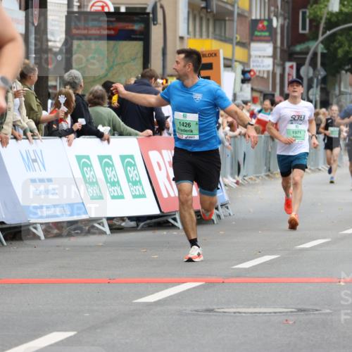 21.09.2025 - PSD Bank Halbmarathon Strokosch-Dieckow http://msf.ph/oto/8943058 21.09.2025 11:35:52 Ziel 1426, 1921, 1922, 1971, 1973, 1976, 2051, 2110 meine-sportfotos.de
