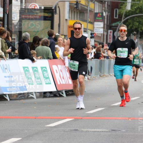 21.09.2025 - PSD Bank Halbmarathon Strokosch-Dieckow http://msf.ph/oto/8943299 21.09.2025 11:37:51 Ziel 1591, 1651, 1928, 2115, 3916, 3922 meine-sportfotos.de