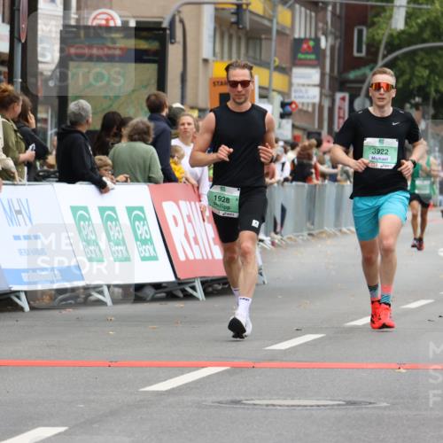 21.09.2025 - PSD Bank Halbmarathon Strokosch-Dieckow http://msf.ph/oto/8943301 21.09.2025 11:37:51 Ziel 1591, 1651, 1928, 2115, 3916, 3922 meine-sportfotos.de