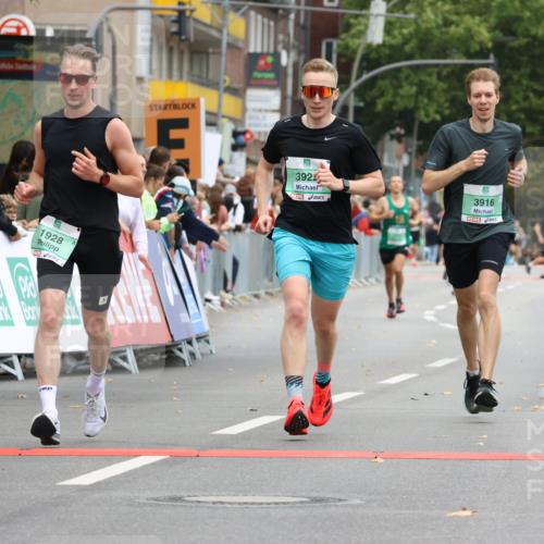 21.09.2025 - PSD Bank Halbmarathon Strokosch-Dieckow http://msf.ph/oto/8943305 21.09.2025 11:37:52 Ziel 1591, 1651, 1928, 3916, 3922 meine-sportfotos.de