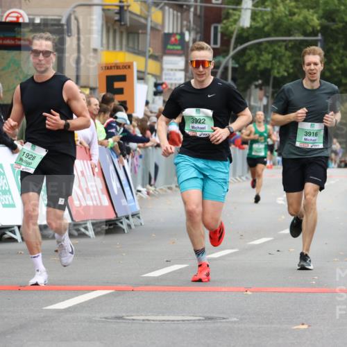 21.09.2025 - PSD Bank Halbmarathon Strokosch-Dieckow http://msf.ph/oto/8943309 21.09.2025 11:37:52 Ziel 1591, 1651, 1928, 3916, 3922 meine-sportfotos.de