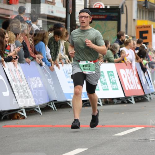 21.09.2025 - PSD Bank Halbmarathon Strokosch-Dieckow http://msf.ph/oto/8943335 21.09.2025 11:38:13 Ziel 1892, 1904, 2675 meine-sportfotos.de
