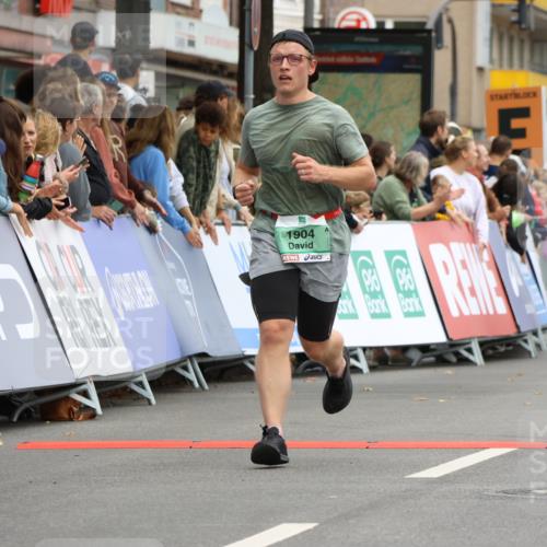 21.09.2025 - PSD Bank Halbmarathon Strokosch-Dieckow http://msf.ph/oto/8943337 21.09.2025 11:38:13 Ziel 1892, 1904, 2675 meine-sportfotos.de