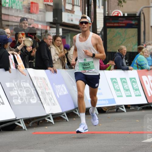 21.09.2025 - PSD Bank Halbmarathon Strokosch-Dieckow http://msf.ph/oto/8943357 21.09.2025 11:15:11 Ziel 1825 meine-sportfotos.de