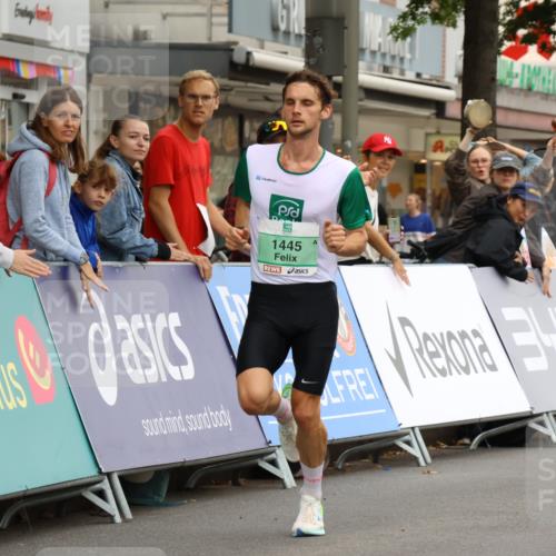 21.09.2025 - PSD Bank Halbmarathon Strokosch-Dieckow http://msf.ph/oto/8943450 21.09.2025 11:16:11 Ziel 1445, 1446 meine-sportfotos.de
