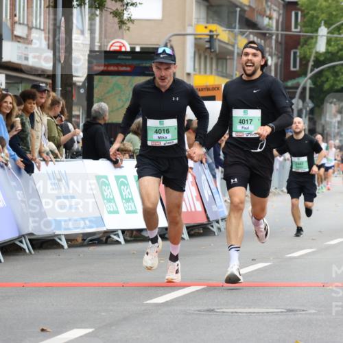 21.09.2025 - PSD Bank Halbmarathon Strokosch-Dieckow http://msf.ph/oto/8943646 21.09.2025 11:39:55 Ziel 1645, 1968, 2015, 2085, 2442, 4016, 4017 meine-sportfotos.de