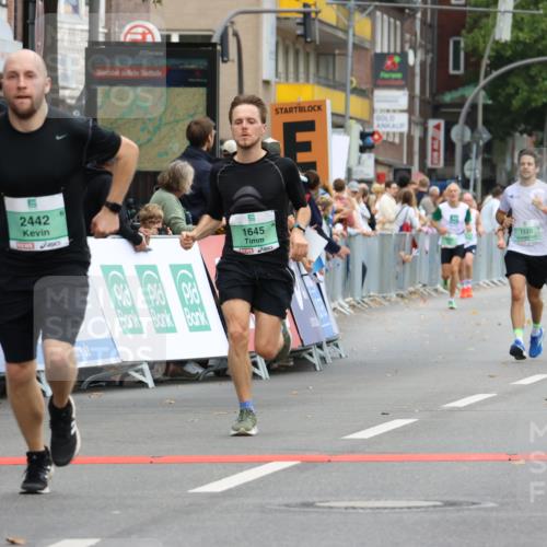 21.09.2025 - PSD Bank Halbmarathon Strokosch-Dieckow http://msf.ph/oto/8943661 21.09.2025 11:39:59 Ziel 1320, 1645, 1968, 2015, 2442, 4016, 4017 meine-sportfotos.de