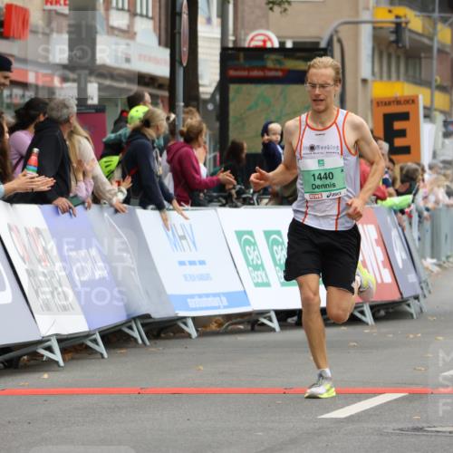 21.09.2025 - PSD Bank Halbmarathon Strokosch-Dieckow http://msf.ph/oto/8943893 21.09.2025 11:20:45 Ziel 1440, 1829, 1837 meine-sportfotos.de