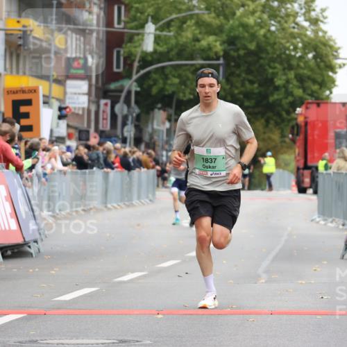 21.09.2025 - PSD Bank Halbmarathon Strokosch-Dieckow http://msf.ph/oto/8943909 21.09.2025 11:20:49 Ziel 1440, 1829, 1835, 1837 meine-sportfotos.de