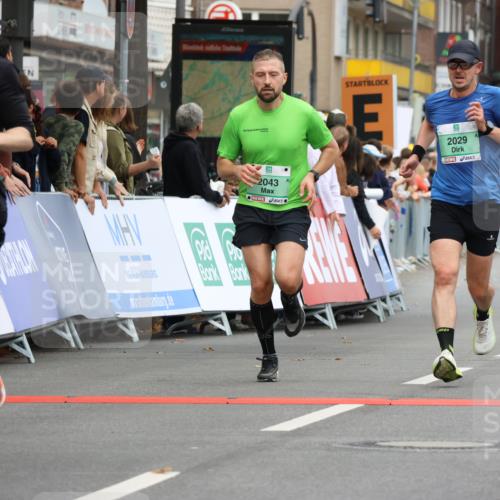 21.09.2025 - PSD Bank Halbmarathon Strokosch-Dieckow http://msf.ph/oto/8943912 21.09.2025 11:41:42 Ziel 1399, 1758, 1887, 2029, 2043, 2111, 3895 meine-sportfotos.de