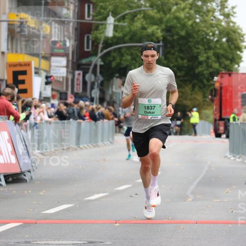21.09.2025 - PSD Bank Halbmarathon Strokosch-Dieckow http://msf.ph/oto/8943913 21.09.2025 11:20:50 Ziel 1440, 1835, 1837 meine-sportfotos.de
