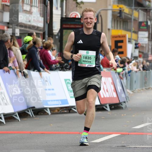 21.09.2025 - PSD Bank Halbmarathon Strokosch-Dieckow http://msf.ph/oto/8943931 21.09.2025 11:20:56 Ziel 1835, 1837, 1846, 1862 meine-sportfotos.de