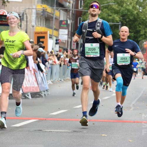 21.09.2025 - PSD Bank Halbmarathon Strokosch-Dieckow http://msf.ph/oto/8943979 21.09.2025 11:42:27 Ziel 1058, 1068, 1899, 1995, 2220, 2253, 2281, 2380, 3928, 3930, 4048 meine-sportfotos.de