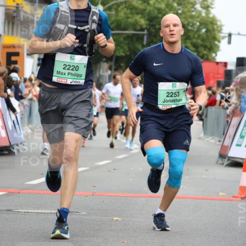 21.09.2025 - PSD Bank Halbmarathon Strokosch-Dieckow http://msf.ph/oto/8943983 21.09.2025 11:42:28 Ziel 1058, 1068, 1312, 1899, 1995, 2220, 2253, 2272, 2281, 2380, 3928, 3930, 4048 meine-sportfotos.de