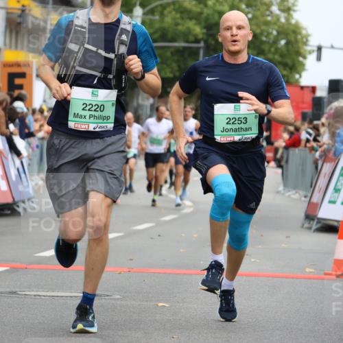 21.09.2025 - PSD Bank Halbmarathon Strokosch-Dieckow http://msf.ph/oto/8943985 21.09.2025 11:42:28 Ziel 1058, 1068, 1312, 1899, 1995, 2220, 2253, 2272, 2281, 2380, 3928, 3930, 4048 meine-sportfotos.de