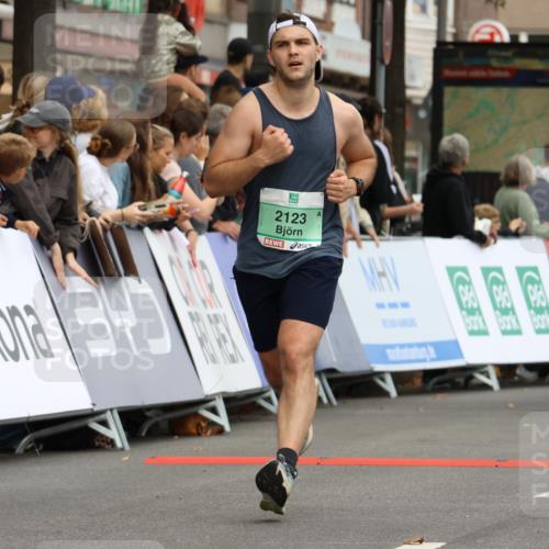 21.09.2025 - PSD Bank Halbmarathon Strokosch-Dieckow http://msf.ph/oto/8944010 21.09.2025 11:42:44 Ziel 1090, 1312, 1749, 1750, 2123, 2127, 2135, 2158, 2174, 2207, 2272, 3315, 4046 meine-sportfotos.de
