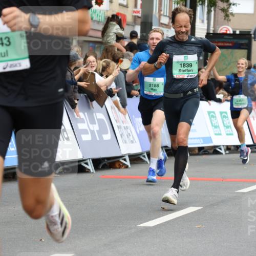 21.09.2025 - PSD Bank Halbmarathon Strokosch-Dieckow http://msf.ph/oto/8944264 21.09.2025 11:44:29 Ziel 1020, 1743, 1839, 1997, 2184, 2188, 2351, 2386, 3923 meine-sportfotos.de