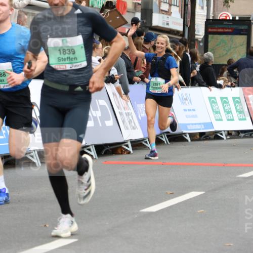 21.09.2025 - PSD Bank Halbmarathon Strokosch-Dieckow http://msf.ph/oto/8944270 21.09.2025 11:44:30 Ziel 1020, 1743, 1798, 1839, 2184, 2188, 2351, 2386, 3923 meine-sportfotos.de