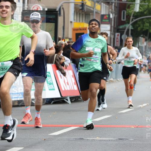 21.09.2025 - PSD Bank Halbmarathon Strokosch-Dieckow http://msf.ph/oto/8944648 21.09.2025 11:49:21 Ziel 1257, 1356, 2010, 2101, 2322, 2463, 2607, 2737, 2830, 3376, 3896, 4010 meine-sportfotos.de