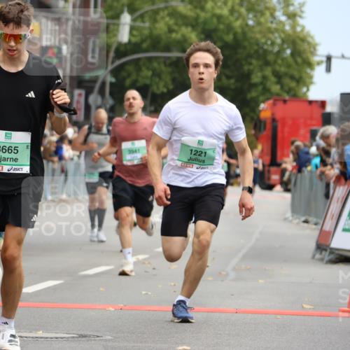 21.09.2025 - PSD Bank Halbmarathon Strokosch-Dieckow http://msf.ph/oto/8944685 21.09.2025 11:49:53 Ziel 1010, 1221, 1328, 2056, 2181, 2257, 2462, 2601, 2677, 3086, 3665, 3941 meine-sportfotos.de