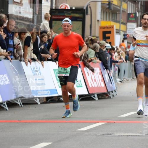 21.09.2025 - PSD Bank Halbmarathon Strokosch-Dieckow http://msf.ph/oto/8944870 21.09.2025 11:51:54 Ziel 1186, 1478, 2066, 2169, 2382, 2539, 3416, 4004 meine-sportfotos.de