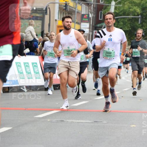 21.09.2025 - PSD Bank Halbmarathon Strokosch-Dieckow http://msf.ph/oto/8944999 21.09.2025 11:53:29 Ziel 1254, 1366, 1724, 1770, 2199, 2246, 2309, 2401, 2537, 2552, 2625, 2804, 2876, 2947, 3901, 3919, 4050 meine-sportfotos.de