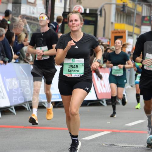 21.09.2025 - PSD Bank Halbmarathon Strokosch-Dieckow http://msf.ph/oto/8945014 21.09.2025 11:53:41 Ziel 1396, 1572, 1724, 1752, 2199, 2304, 2309, 2401, 2537, 2545, 2625, 2687, 2804, 2805, 2991, 3901, 3997 meine-sportfotos.de
