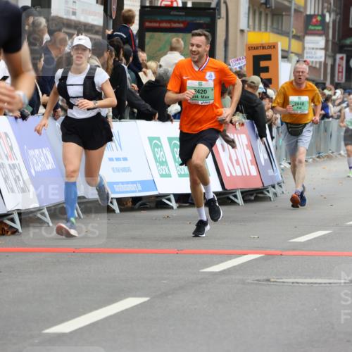 21.09.2025 - PSD Bank Halbmarathon Strokosch-Dieckow http://msf.ph/oto/8945042 21.09.2025 11:54:04 Ziel 2144, 2420, 2505, 2658, 2736, 2848, 3938 meine-sportfotos.de