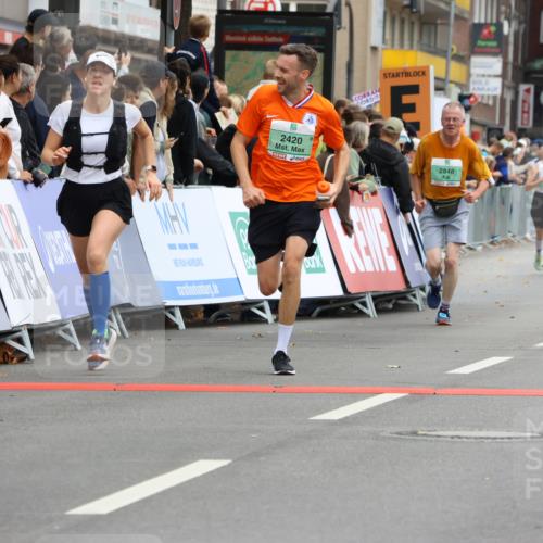 21.09.2025 - PSD Bank Halbmarathon Strokosch-Dieckow http://msf.ph/oto/8945045 21.09.2025 11:54:04 Ziel 2144, 2420, 2505, 2658, 2736, 2848, 3938 meine-sportfotos.de