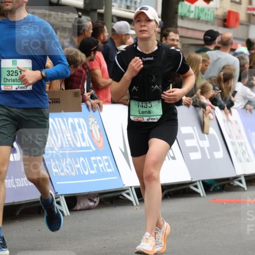 21.09.2025 - PSD Bank Halbmarathon Strokosch-Dieckow http://msf.ph/oto/8945476 21.09.2025 12:05:38 Ziel 1485, 1538, 2075, 2262, 2440, 2475, 2534, 2670, 2963, 3038, 3074, 3251, 4020, 4022 meine-sportfotos.de