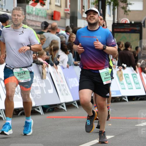 21.09.2025 - PSD Bank Halbmarathon Strokosch-Dieckow http://msf.ph/oto/8945494 21.09.2025 12:05:41 Ziel 1485, 1538, 2075, 2262, 2475, 2534, 2963, 3251, 4020, 4022 meine-sportfotos.de