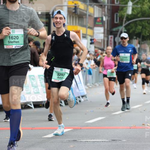 21.09.2025 - PSD Bank Halbmarathon Strokosch-Dieckow http://msf.ph/oto/8945556 21.09.2025 12:06:02 Ziel 1432, 1620, 1663, 1726, 1727, 2013, 2580, 3073, 3236, 3269, 3292 meine-sportfotos.de