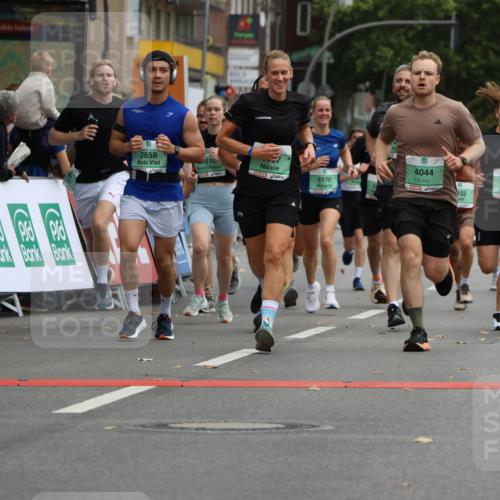 21.09.2025 - PSD Bank Halbmarathon Strokosch-Dieckow http://msf.ph/oto/8945578 21.09.2025 11:58:25 Ziel 1197, 1275, 1276, 1322, 1610, 1611, 2289, 2324, 2343, 2622, 2637, 2826, 2832, 2858, 2961, 3032, 3092, 3099, 3170, 3314, 3960, 4044 meine-sportfotos.de
