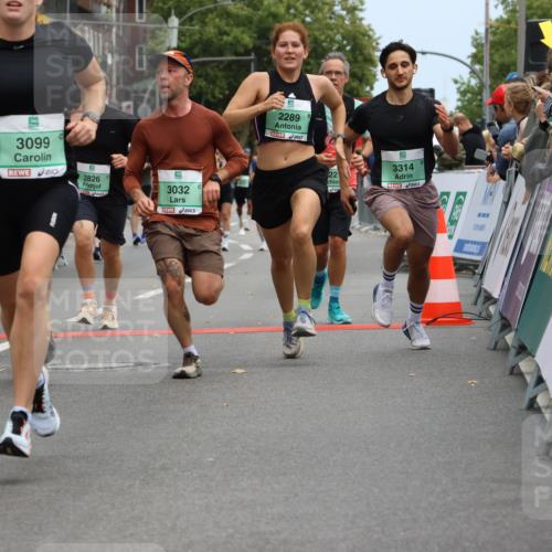 21.09.2025 - PSD Bank Halbmarathon Strokosch-Dieckow http://msf.ph/oto/8945606 21.09.2025 11:58:30 Ziel 1197, 1275, 1276, 1610, 2289, 2324, 2343, 2482, 2622, 2637, 2826, 2832, 2858, 2961, 3032, 3092, 3099, 3170, 3314, 3960, 4044 meine-sportfotos.de
